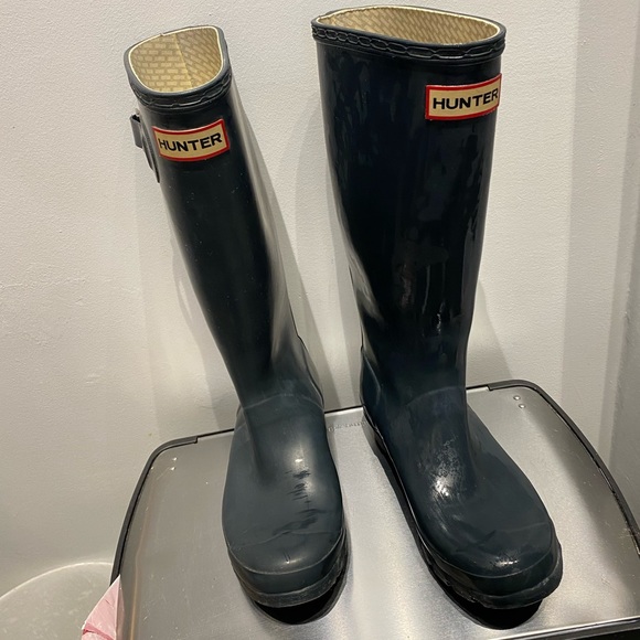 HUNTER Navy Tall Rain Boots with Fleece Socks, Bag - Picture 9 of 15
